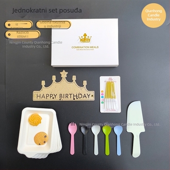 Jednokratni set posuđa 5-u-1: kvadratni papirnati tanjur s vilicom, nožem i žlicom; tortni tanjur; 120–200 komada u kutiji.