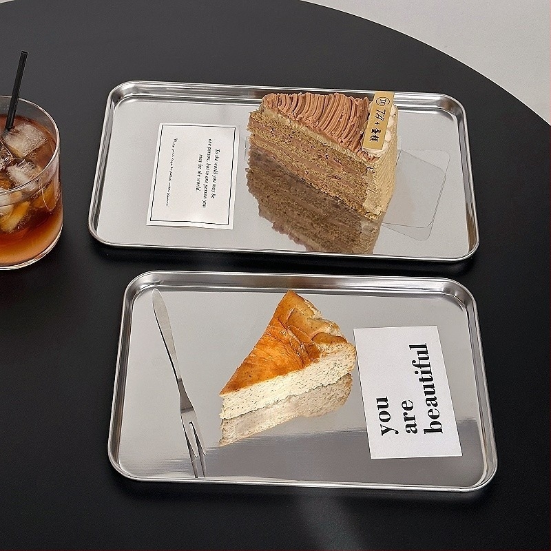 Kvadratni pladanj za posluživanje od nehrđajućeg čelika – moderan minimalistički stil, jednofarban, premium kvalitete