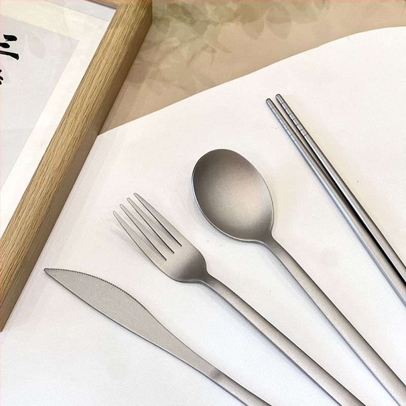 Korejskog stila titanijski set pribora: nož, vilica, žlica i štapići; ultra lagan, prenosan; čist titan; antibakterijski
