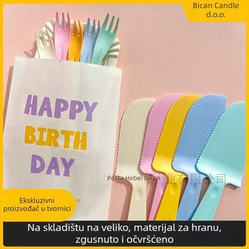 Jednokratni plastični set posuđa za tortu – vilica, nož i tanjur – pravokutni oblik – mogućnost tiskanja loga – 300 setova u kutiji