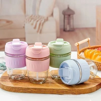 Staklena čaša za vodu od sodalitnog stakla sa slamkom, moderan minimalistički dizajn, moguć tisak logotipa, nepropusna i otporna na toplinu