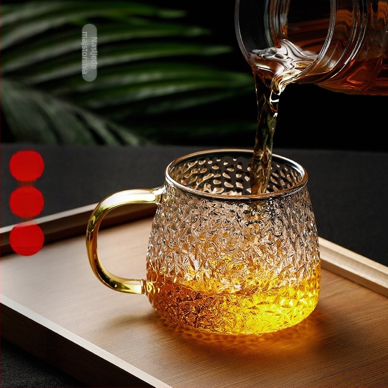 Čajna šalica od stakla s držalom, s teksturom udarnog kalanja, otporna na visoke temperature, jedna šalica s poklopcem