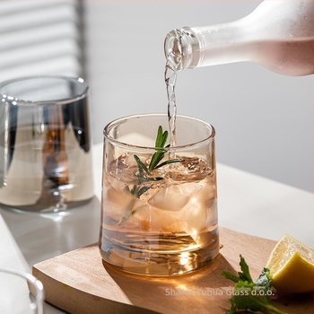 Set od šest stakala za ispiranje usta od borosilikatnog stakla, kružnog oblika, moderan minimalistički stil, otisak logotipa, prilagodljiv