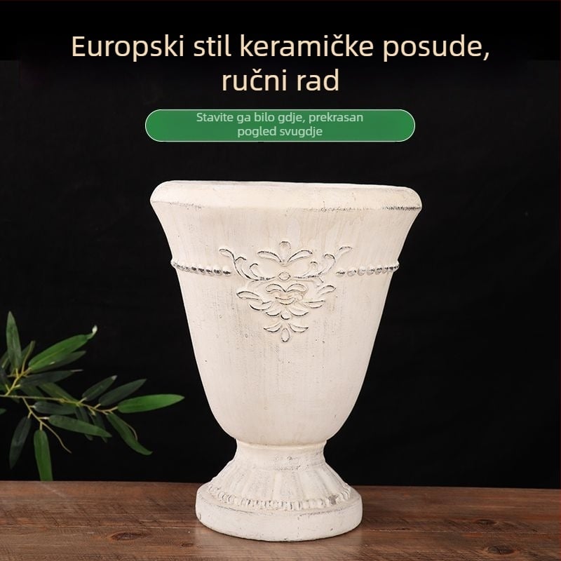 Saksija od cementa, ručna izrada, vintage stil, stoji na podu, za kućno vrtlarenje