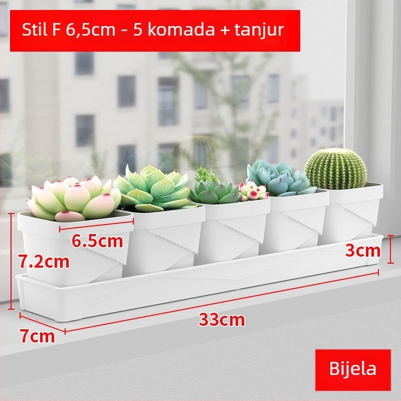 Kvadratna plastična posuda za cvijeće, prozračna i izdržljiva, za stolnu upotrebu, izrađena injekcijskim oblikovanjem.