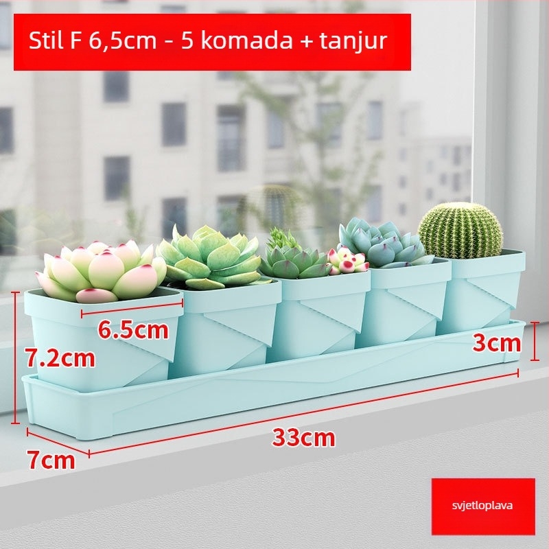 Kvadratna plastična posuda za cvijeće, prozračna i izdržljiva, za stolnu upotrebu, izrađena injekcijskim oblikovanjem.