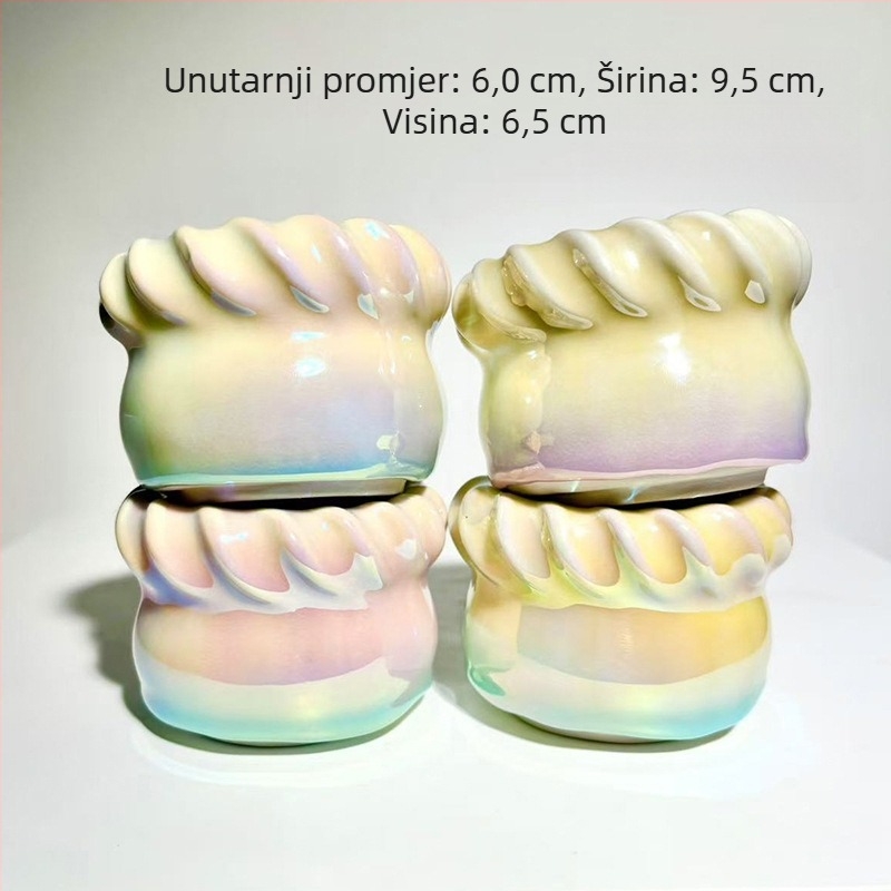 Keramička posuda za sukulente s elektroplatiranim završetkom, pogodna za stolnu i podnu uporabu; materijal keramika; izrada: pečenje u pećnici i elektroplating; pogodno za ured i kućnu vrtlarenje.