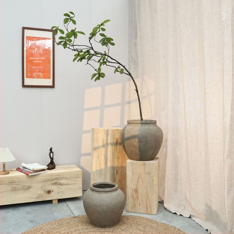 Saksija za biljke • magnezijeva glina • prozračna; biološki razgradiva; otporna na koroziju; za stolno i podno korištenje • moderan minimalistički stil