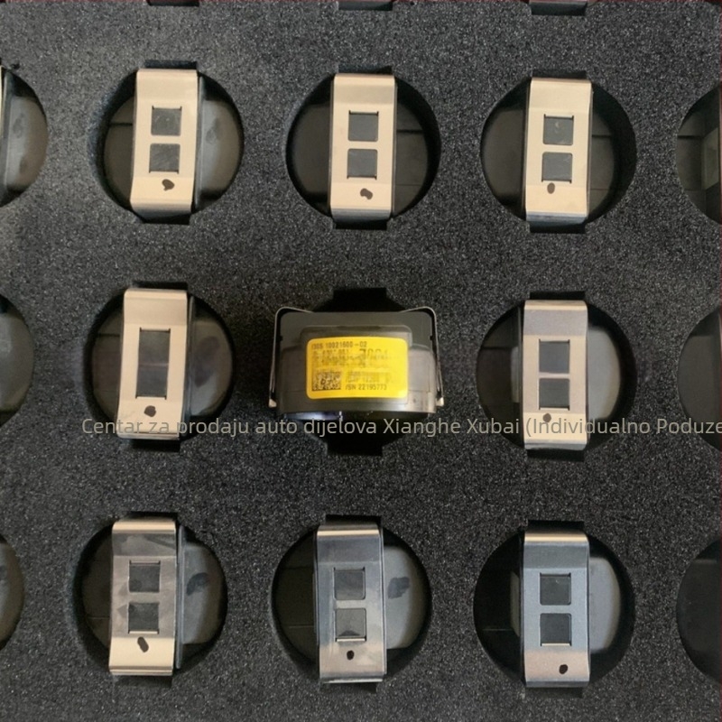 Senzor kiše Mercedes-Benz, serijski brojevi A2049014504, A2049014503, A2049017801, A2048201285; kompatibilni modeli A2048703426, A2048208385, A2048708826