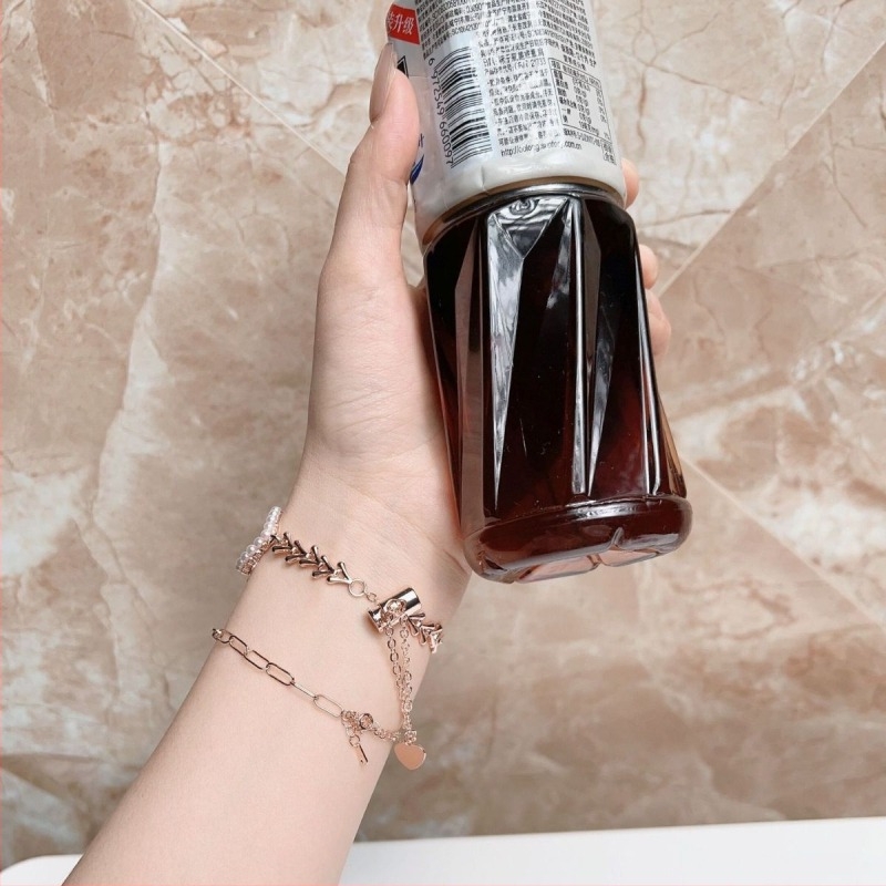 Nerđajući čelični remen za Apple Watch s izvlačnom kopčom, kompatibilan s Apple Watchom, moderan dizajn, predstavljen 2024.