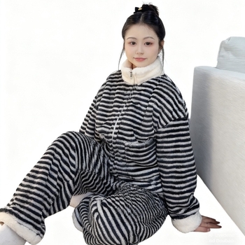 Ženski pidžama set od koralnog flisa, debeli pleteni materijal, stojeći ovratnik, zimска kućna odjeća