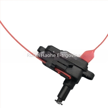 Audi aktuator poklopca spremnika goriva — dijelovi 4L0 862 153 D i 4L0862153D; kompatibilni modeli: A1 (2011–2013), A3 (2013–2016), A6L C7, Q3, Q7; materijal: plastika
