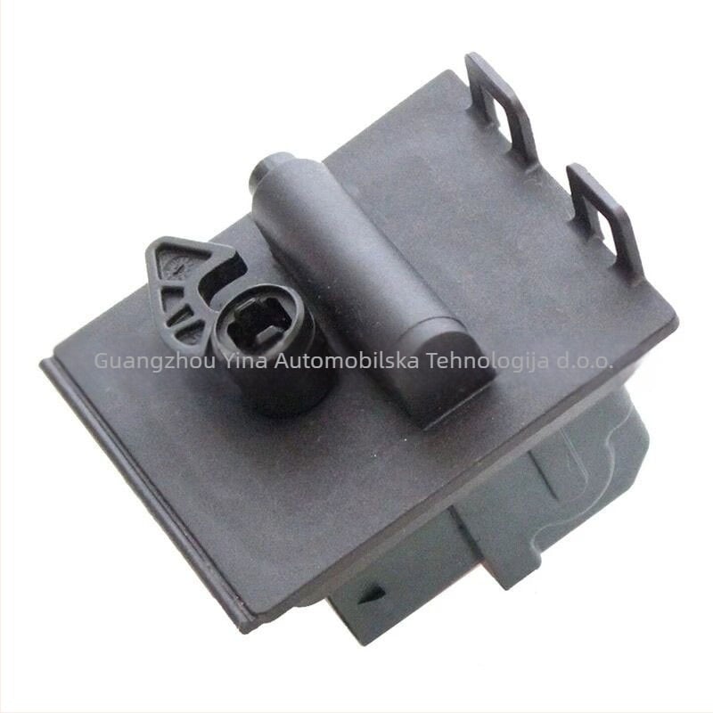 Aktuator poklopca spremnika goriva za Mercedes-Benz; kompatibilni modeli: Mercedes-Benz; modeli: A0008207703, A0008207705, A0008202303; Materijal: Plastika.
