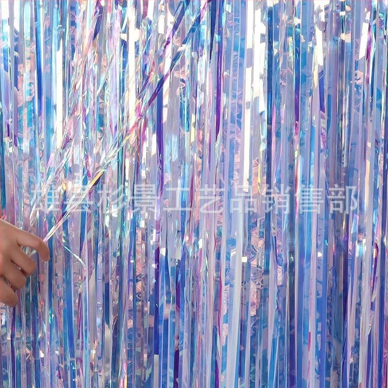 Dekor rekvizит za uređenje prostora: laserska zavjesa s resama kao pozadina za strop; pogodno za večernje zabave i koncerte; materijal: plastika; tip materijala: vrp.