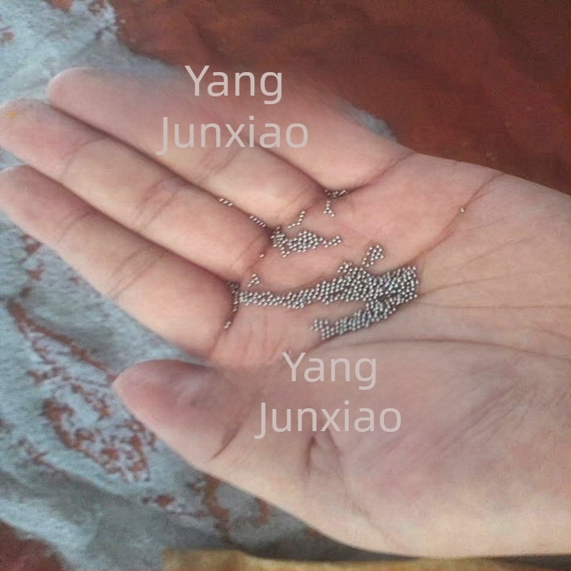 Čelične kuglice – Brand Red; Površinska obrada: rafinirano poliranje i toplinska obrada; Primjena: automobili, električna vozila, motocikli, bicikli, kućanski aparati, kemijski strojevi, tekstilni strojevi, prehrambeni strojevi, rudarski strojevi, instrume