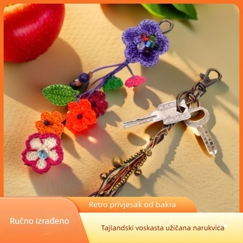 Kljucni lančić s voskovanom nitom, ručno pleteni privjesak u obliku cvijeta sa sashiko šivom