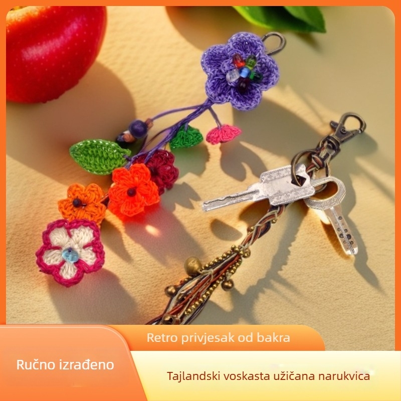 Kljucni lančić s voskovanom nitom, ručno pleteni privjesak u obliku cvijeta sa sashiko šivom