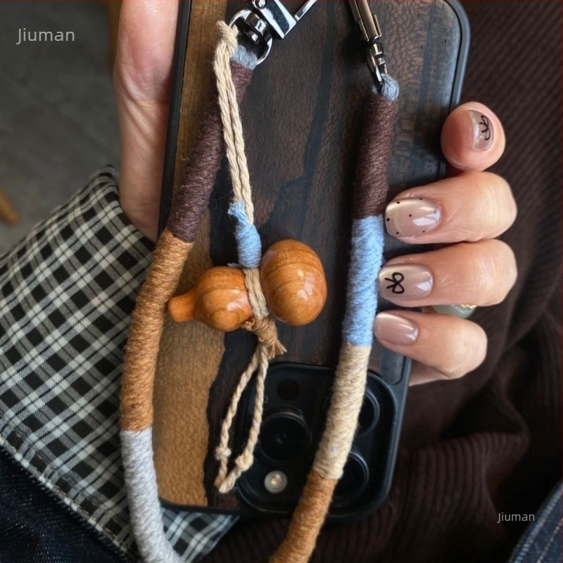 DIY nakit: Ručno izrađeni privjesak za telefon od drveta breskve u obliku buče, s pletenim koncem – dodaci za telefon i kameru, proljeće 2025