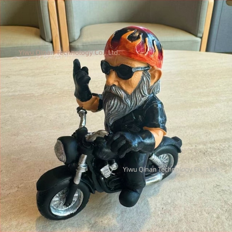 Zabavna minijaturna figurica patuljka na motociklu sa srednjim prstom, za vrt, dom i ured