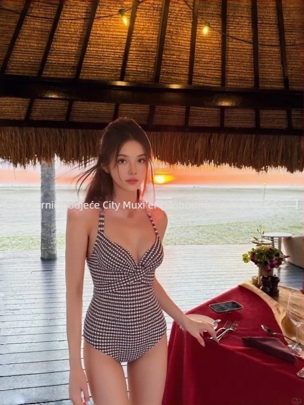 Ženski jednodijelni kupaći kostim s ugrađenim jastučićima, bez rukava, poliester, podstava poliester