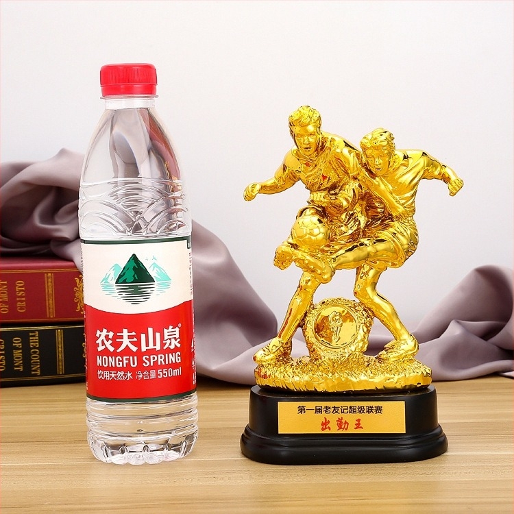 Nogometna trofeja od smole s pozlaćivanjem, moguć otisak logotipa, neto težina 900 g, marka HUTSYMQ