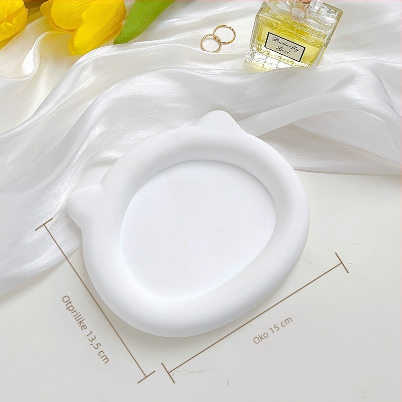 Gipsani tanjur u obliku oblaka s nepravilnim geometrijskim dizajnom, pogodan za fotografiranje proizvoda