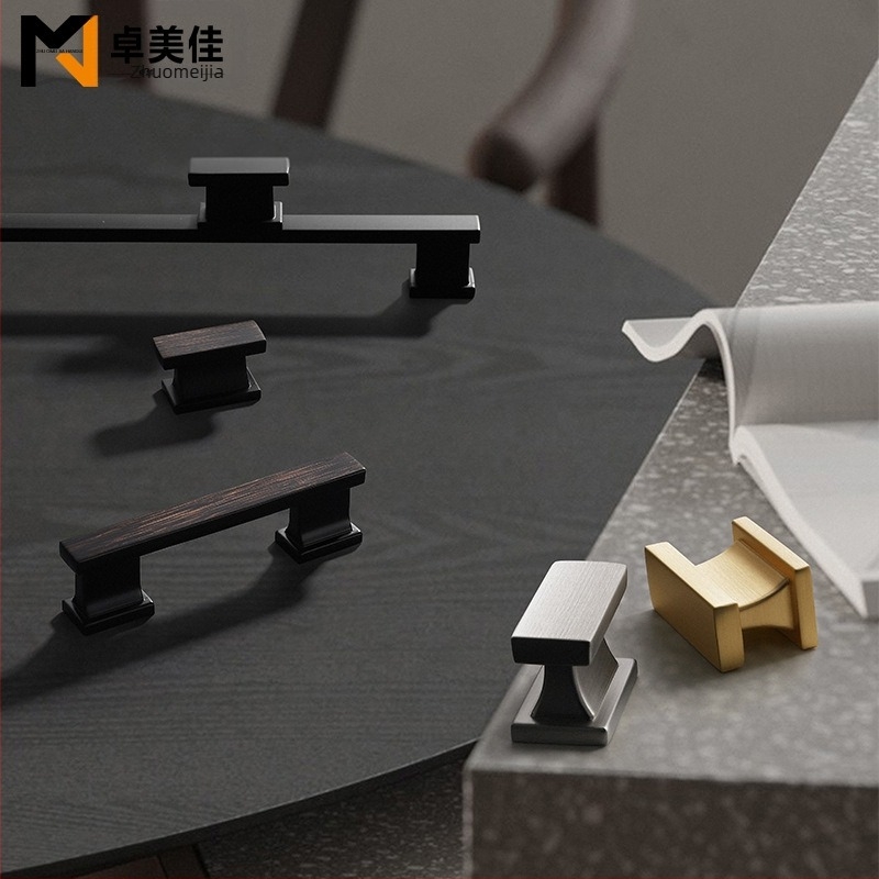 Duga ručka za ormariće i ladice (Marka: Zhuomeijia; Razmak rupa: 96 mm; Materijal: zinčana legura; Završna obrada: premaz)