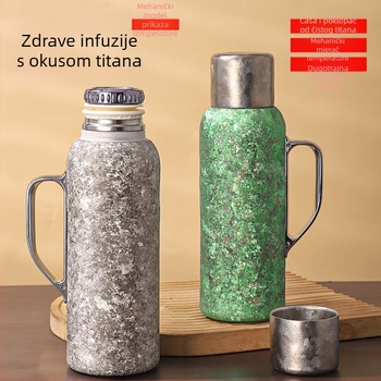Izolirana šalica s prikazom temperature, unutarnja obloga od čistog titana, vanjski omotač od titanij-zlata, izolacija 6–12 sati