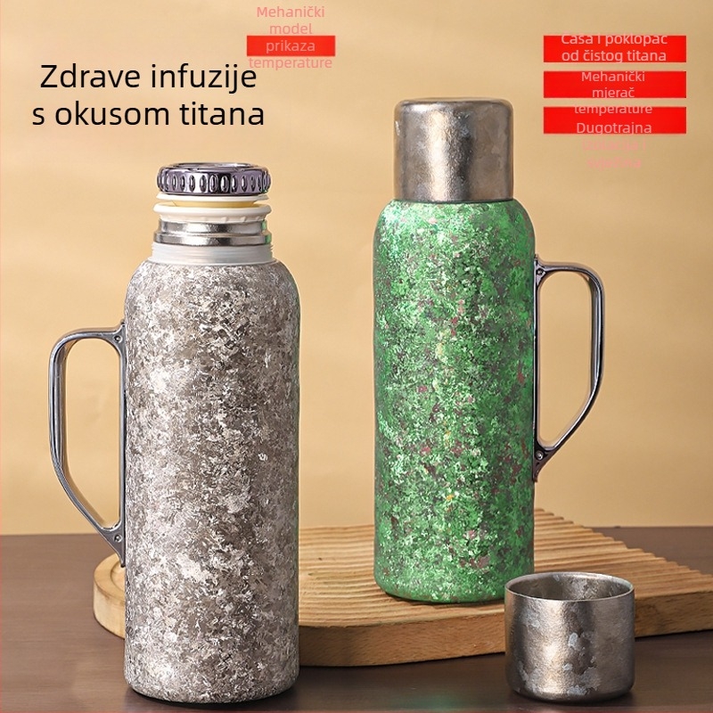 Izolirana šalica s prikazom temperature, unutarnja obloga od čistog titana, vanjski omotač od titanij-zlata, izolacija 6–12 sati