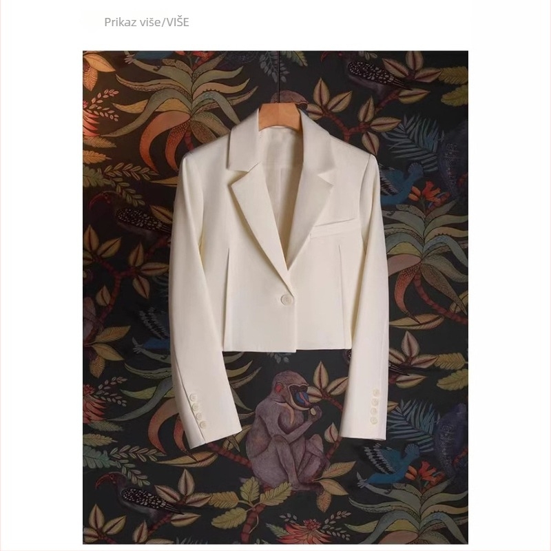 Ženski slim-fit blejzer s kostimskim ovratnikom, kratka dužina, zatvara se jednim gumbom, poliester