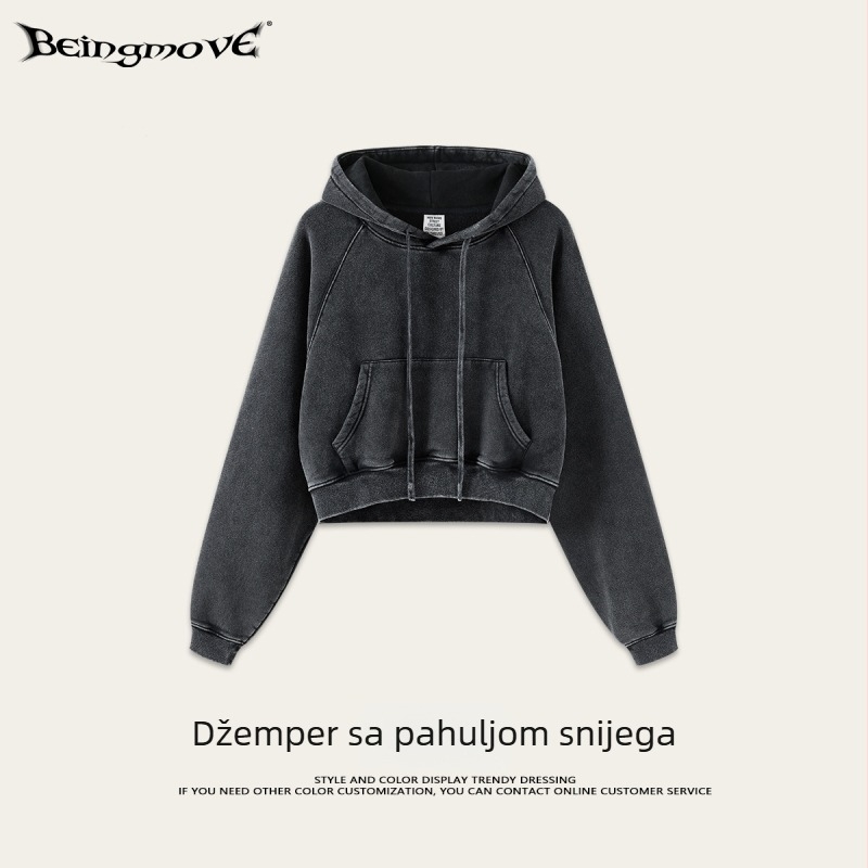 Ženski hoodie s kapuljom i raglan rukavima, pamuk–poliesterska smjesa, kratki kroj, oprani završni dodir, gradski hipster stil