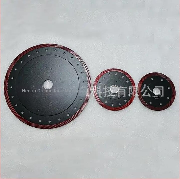 Diamantski disk za rezanje pločica Diamond King DK115-AMY, ultra-tanki disk za keramiku, za suho i mokro rezanje i kantiranje rubova; unutarnji promjer 20/22.23, maksimalna brzina 80, vezivni materijal: metalni spoj, proizvodni proces: sinteriranje