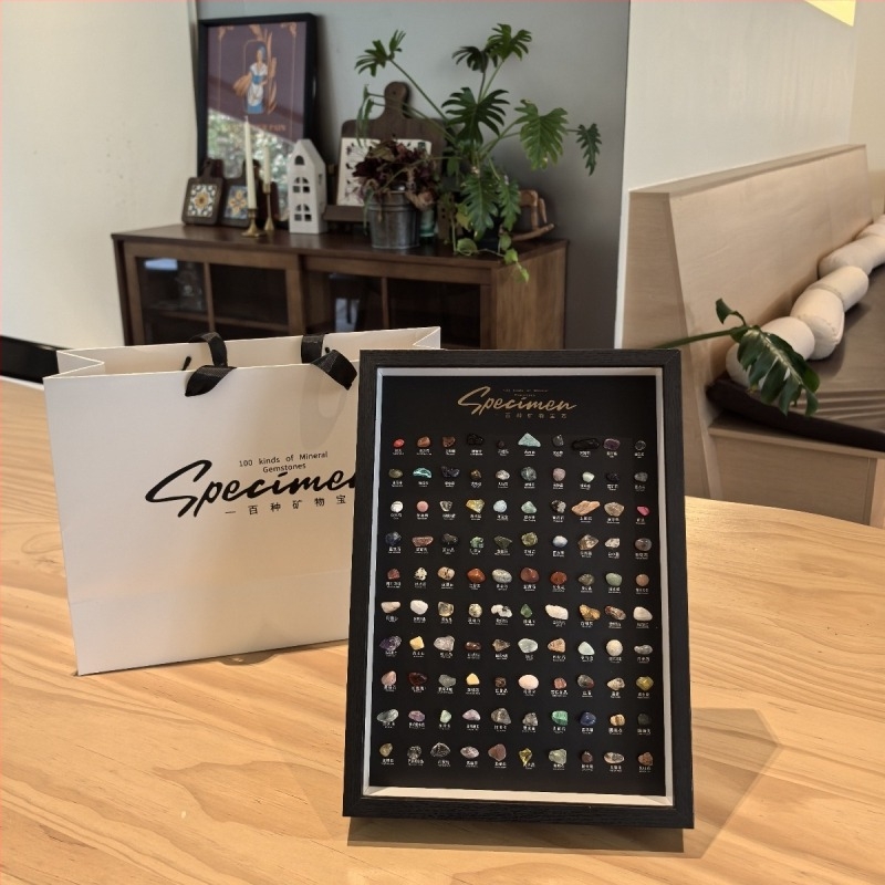 Set prirodnih minerala u modernom umjetničkom stilu, prirodni sirovi minerali, kutija za poklon, edukativan dar djeci, za rođendane i druženja