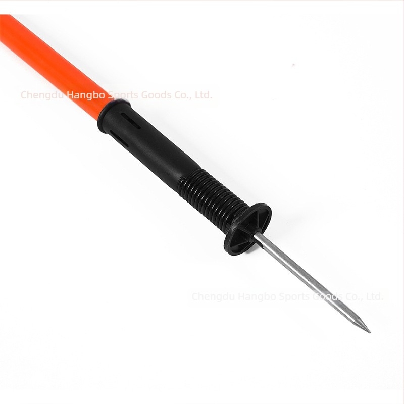 Nogometna oprema za trening: čelični opružni kolčići za tlo, stupovi za kutne zastavice i umetci zastavica