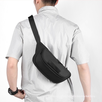 Muška crossbody torba za prsa, velika kapaciteta, vodootporna prevleka, prozračna, kompatibilna s 8-inčnim prijenosnim računalom