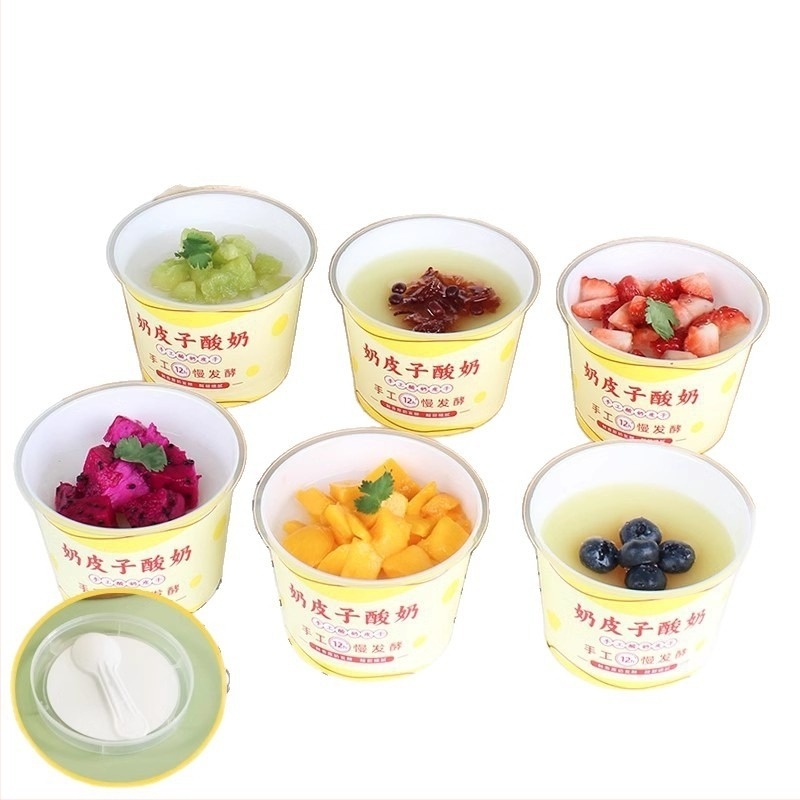 Jednokratna čašica za jogurt s poklopcem — PP materijal, brend Strange book, tiskanje logotipa omogućeno, prilagodba dostupna, nebiodegradibilno