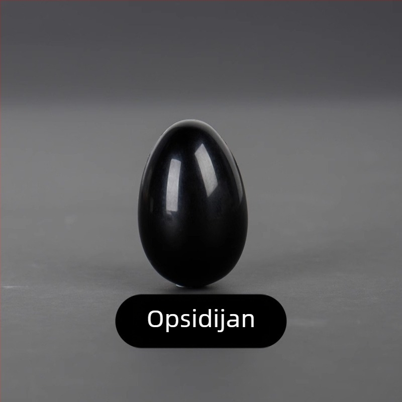 Polirani prirodni kristal u obliku jajeta, za držanje i ukrašavanje