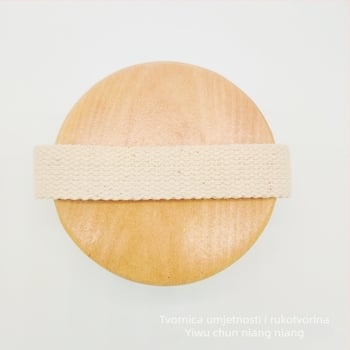 Drvena četka za kupaonicu s čekinjama – Spring girl marka; materijali: drvo + čekinje + najlon + plast; prilagodba: da; pakiranje: 100 kom; univerzalna uporaba