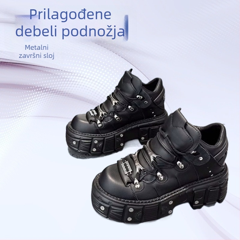 Platforme cipele, punk stil sa metalnim čavlima, gornji dio od kože goveđe split, visina potpetice 6–8 cm, zatvaranje na vezanje