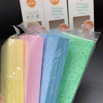 Dječja produžena tuš četkica sa spužvom – materijal: spužva; 210 komada u kutiji