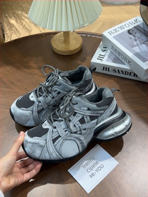 Ženske tenisice s PU gornjim dijelom, povećanje visine, prednje vezivanje