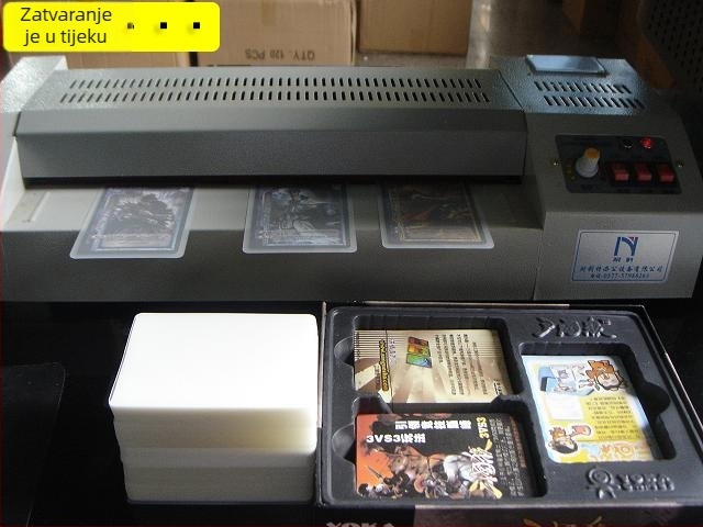 Solo kartaška društvena igra — papirnate karte, u kutiji; razvija emocionalni i kognitivni razvoj, koordinaciju ruku i oka, interakciju roditelj-dijete; za uzraste 7–14, 15–35, 36–60 i 61+