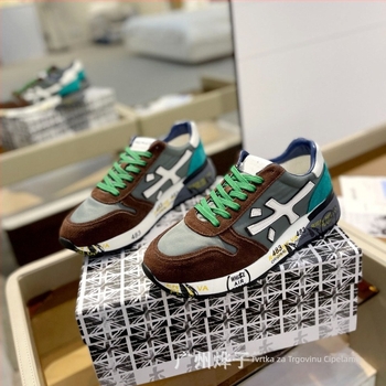 Unisex casual tenisice s debelim potplatom, gornji dio od prve sloj govedje kože + umjetna koža + tkanina; unutarnji dio od ovčje kože; prednje vezanje; potplat od gumene pjene