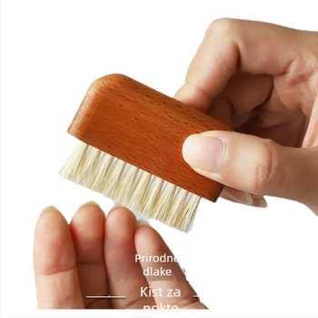 Četkica za nokte s drvenom drškom i dlačicama divlje svinje za čišćenje noktiju i površina