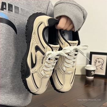 Muške prozračne mrežaste planinarske tenisice s vezicama, gornji dio od sintetičke kože, potplat PVC