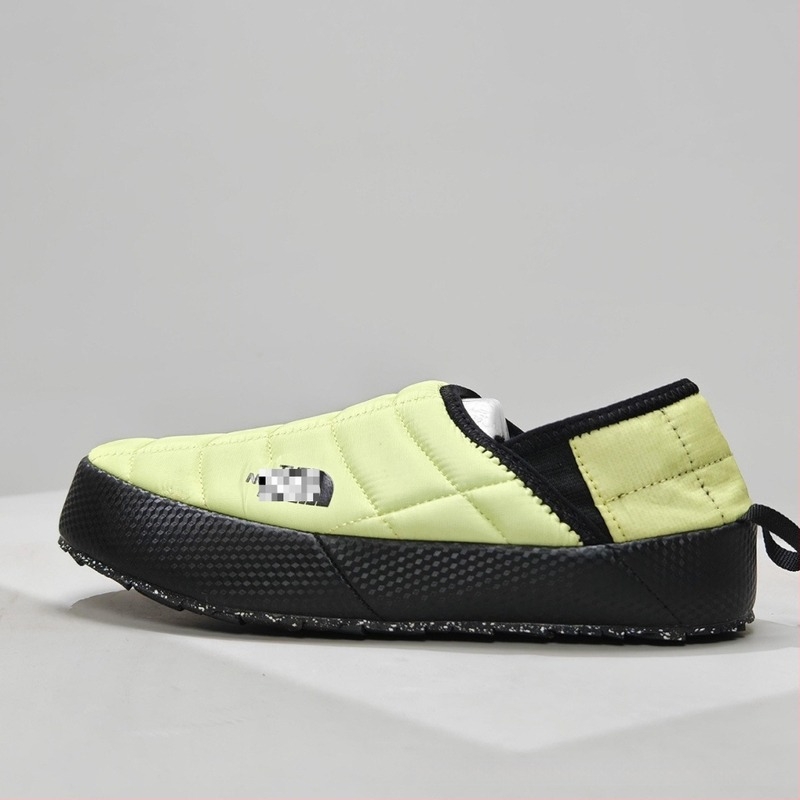 Unisex tenisice za trčanje s toplom podstavom, udobne i otporne; gornji dio TPU + umjetna koža + tkanina; đon od gume; vezanje šnurama.