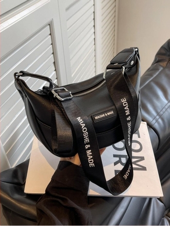 Ženska dumpling torba, 2025 novi modni trend, svestrana torba za rame i crossbody s vrhunskom teksturom