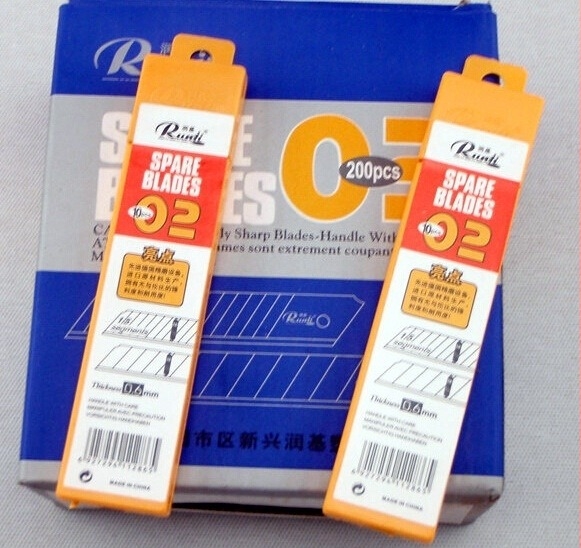 Runji 02 oštrica za kancelarijski nož — Marka: Runji; Model: 02; Uvoz: Ne; Poklon: Ne