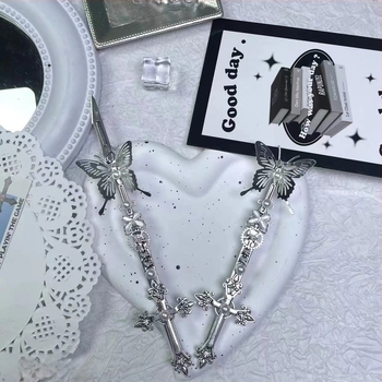 Ručno izrađeni kunai nož s motivom srebrne leptire i gotičkim masivnim završnim dizajnom (Brend: Other; Model: Passing; Uvoz: Ne; Poklon: Ne)