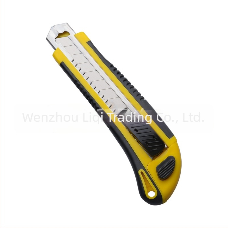 Uredsko rezno nož, sklopni, protuklizna gumena drška, metalni vodilnik oštrice, oštrica od 60# karbonske čelika, širina oštrice 18 mm, debljina 0,5 mm